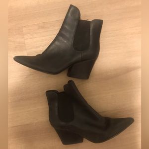 Kendall + Kylie Finley Chelsea Boot Black Leather, size 10